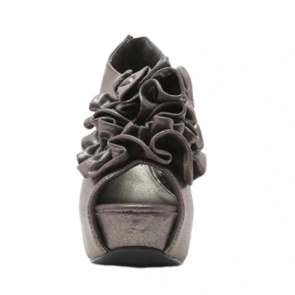 Qupid Ruffled Platform Bootie - Picture 4 of 15